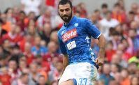 FOTO - Moglie Albiol saluta Napoli e si commuove: Ora capisco cosa mi ha detto un amico