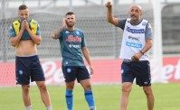 Napoli, allenamento sotto al diluvio prima della partenza per la Polonia (VIDEO)