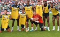 Osimhen sorridente oggi a Castel di Sangro. Anche Lozano di buon umore