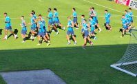 Dimaro, prima seduta per il Napoli. C'è Manna, applausi dei tifosi per Allegri