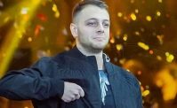 VIDEO - Villa D'Angelo, Anastasio canta il suo inedito: Hysaj e Verdi entusiasti! Scatta l'applauso