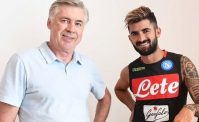 VIDEO - Ancelotti sorprende i tifosi del Napoli con regali di Natale: Jamme!