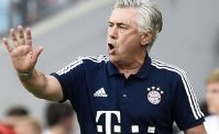 VIDEO - Pessima battuta di Luca e Paolo: Ancelotti non vede l'ora, gli avranno gi� fregato l'orologio