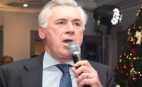 VIDEO - Cena di Natale, Ancelotti show! Lo sapete che canzone ha cantato il tecnico?