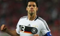 Michael Ballack, il dramma del tedesco. L'ex centrocampista operato di tumore alla schiena