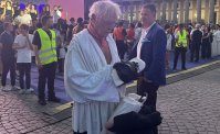 Anche Tommaso Bianco alla festa per i 100 anni del Napoli: è il Pulcinella di Eduardo