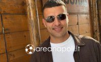 Buongiorno al mare nello stesso lido di Conte. Relax per il difensore del Napoli