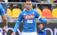 FOTO - Striscione per Callejon fuori i cancelli di Castelvolturno. Lo spagnolo si emoziona