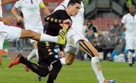 Callejon goal, Reina urla. Milik reagisce cos� in panchina. Sugli spalti la vergogna!