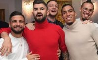 VIDEO - Insigne si scatena con la famiglia, occhiali da sole e balletto show! Anche il padre si diverte