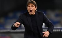 Conte esclude tre giocatori e si riprende il Napoli. Risposta compatta del gruppo