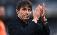 Ol&egrave;, ol&egrave; mister!, coro dei tifosi del Napoli per Conte che si emoziona