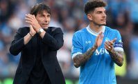 Ol&egrave;, ol&egrave; mister!, coro dei tifosi del Napoli per Conte che si emoziona