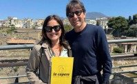 Conte approfitta del giorno di relax per visitare insieme alla moglie gli Scavi di Ercolano