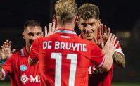 De Bruyne gol su assist al bacio di Politano. Il belga esulta al Patini