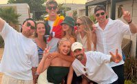 De Bruyne prosegue la sua vacanza, relax in Francia. Con lui c'è De Ketelaere
