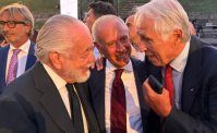 De Laurentiis a Pompei con Malag&ograve;, il patron poi si &egrave; concesso una pizza