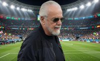 De Laurentiis in tribuna per Belgio-Iran. Gli occhi del patron su De Bruyne e Lukaku