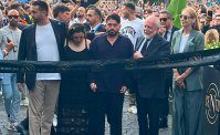 De Laurentiis taglia il nastro alle 19:26, inizia l'era del Centenario del Napoli. I tifosi in festa: cori, applausi e passione