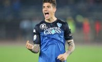 FOTO - Il nuovo acquisto Di Lorenzo scatta per i vicoli di Napoli: Curre guagli�