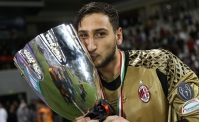 FOTO - Donnarumma, il regalo della fidanzata � davvero super: che momento per il portiere