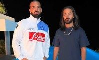 Incredibile Drake, indossa un'altra felpa del Napoli. Tifosi impazziti