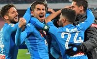VIDEO - Siete dei pezzi di merda. Un tifoso del Napoli irrompe in diretta, ecco il momento
