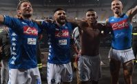 VIDEO - Il Napoli vince, il pubblico canta e i giocatori ballano: che belle scene al San Paolo!