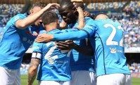 Napoli-Sassuolo, il gol di Koulibaly visto dalla Curva B. Il Maradona � una bolgia (VIDEO)