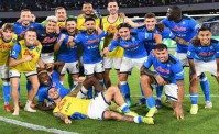 Napoli, festa a fine gara. I giocatori ringraziano le Curve dello stadio (VIDEO)