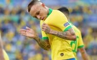 Adailton: C'� un calciatore perfetto per il Napoli, ha tutto: estro, cambio di passo e qualit�!