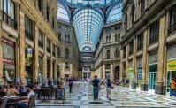Svolta storica a Napoli, la Galleria Umberto sar&agrave; chiusa con i cancelli la sera