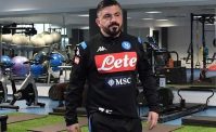VIDEO - Il cameriere finge di buttargli il caff� addosso, la reazione di Gattuso diventa virale!