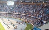 Kim scatenato: urla, balla e canta: Campioni, campioni!