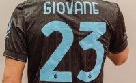 Il Napoli svela il numero di maglia di Giovane. L'ironia dei tifosi. Speriamo non porti male