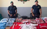Sequestrate 2300 maglie false del Napoli: Guardia di Finanza ferma sospettato in auto