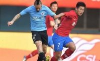 FOTO - Brutto momento per Hamsik, duro colpo al volto: esce dal campo sanguinante!