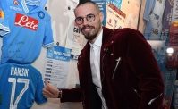 VIDEO - Hamsik senza cresta! Marek con la parrucca durante un programma in Slovacchia. Che risate!
