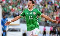 FOTO - Ad Amalfi spunta Chicharito Hernandez, il bomber che stima Ancelotti: che ha fatto in testa?