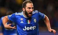 VIDEO - Juventus, Gonzalo Higuain furioso in allenamento: perde il torello e si scatena!