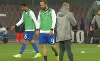 Higuain deluso dai fischi. Gesto eloquente del Pipita al rientro negli spogliatoi