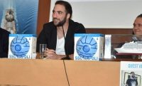 FOTOGALLERY - Presentazione Calendario e palleggi di Reina e Higuain col Super Santos!