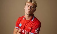 Il Napoli svela la terza maglia 2026/27: rosso iconico, omaggio allo scudetto 1987