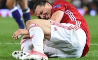 VIDEO - Il bruttissimo infortunio di Ibrahimovic. Carriera a rischio? Lo United trema