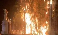 Incendio a Napoli, grande spavento al Vomero (VIDEO)