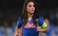 FOTOGALLERY - I giocatori del Napoli se fossero donne! Dalla bionda Ospina fino a Mertens e Insigne