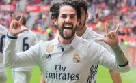 Isco, mangia una bistecca!. Il consiglio del giornalista fa infuriare la compagna vegana