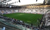 Entra in un negozio con la maglia della Juventus e ruba delle scarpe! Carabinieri a caccia del ladro