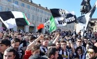 VIDEO - Un tifoso augura la morte agli juventini, bella reazione di un giornalista napoletano