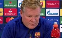 VIDEO - Koeman shock, sangue dal naso durante la conferenza stampa